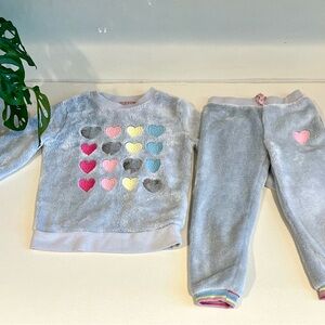 Epic Threads Fuzzy Valentines Velour Heart Sweatsuit Set – Size 3T